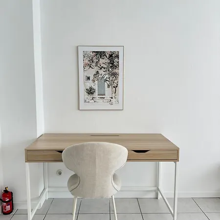 Beautiful Spacious 5 In Center That Sleeps 10 شقة *