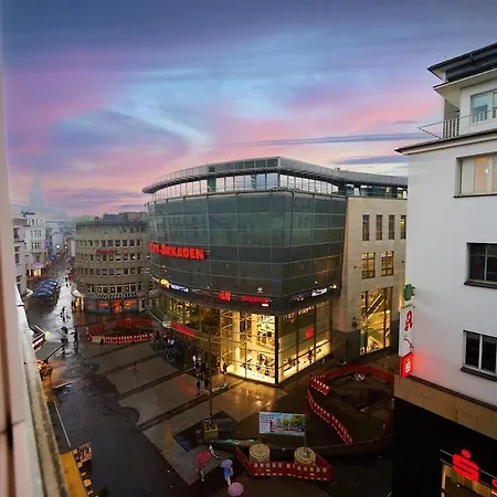 Beautiful Spacious 5 In Center That Sleeps 10 * وبرتال