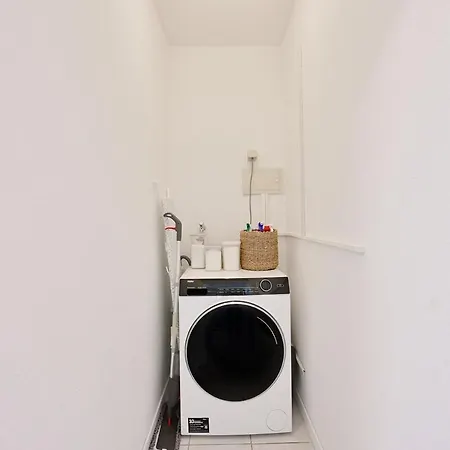 Beautiful Spacious 5 In Center That Sleeps 10 *