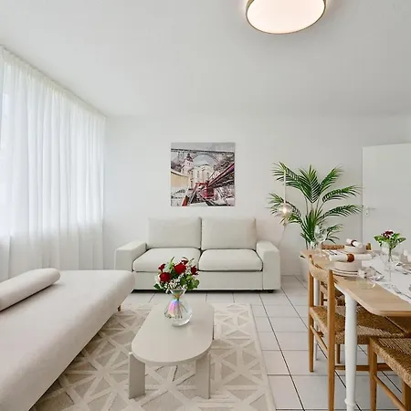 Beautiful Spacious 5 In Center That Sleeps 10