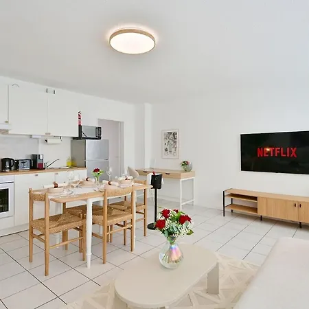 Beautiful Spacious 5 In Center That Sleeps 10 *