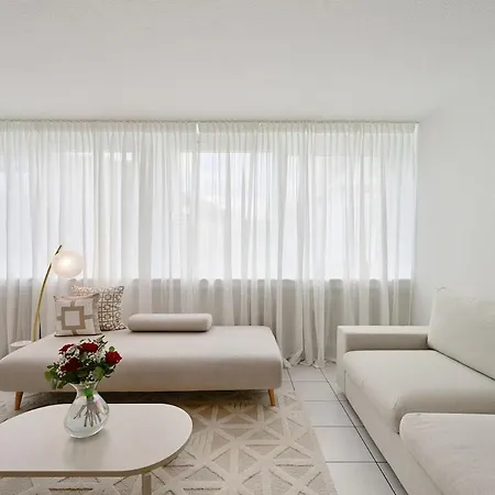 Beautiful Spacious 5 In Center That Sleeps 10 شقة *