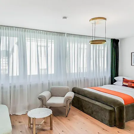 Beautiful Spacious 5 In Center That Sleeps 10