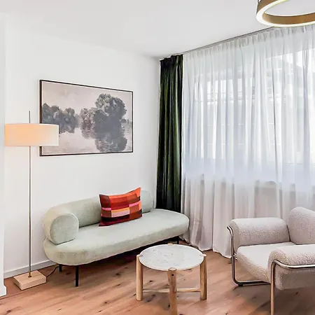 Beautiful Spacious 5 In Center That Sleeps 10 * وبرتال