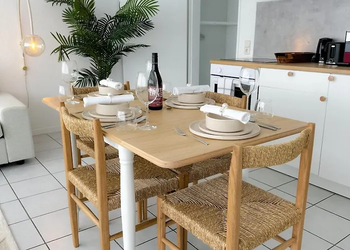 Beautiful Spacious 5 In Center That Sleeps 10 *