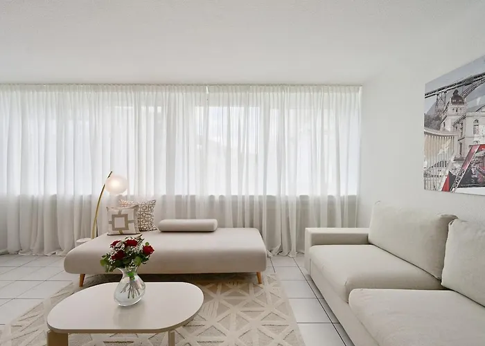 Beautiful Spacious 5 In Center That Sleeps 10 Appartement *