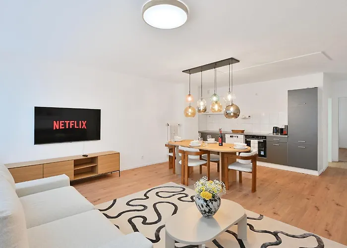 Beautiful Spacious 5 In Center That Sleeps 10 *