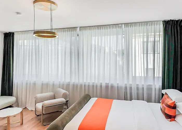 Beautiful Spacious 5 In Center That Sleeps 10