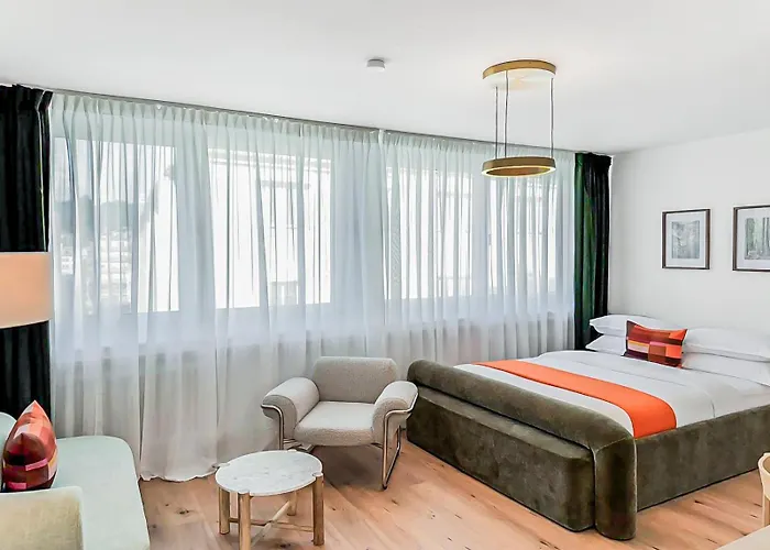 Beautiful Spacious 5 In Center That Sleeps 10