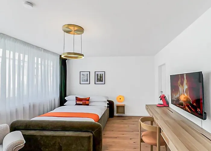 Beautiful Spacious 5 In Center That Sleeps 10 *